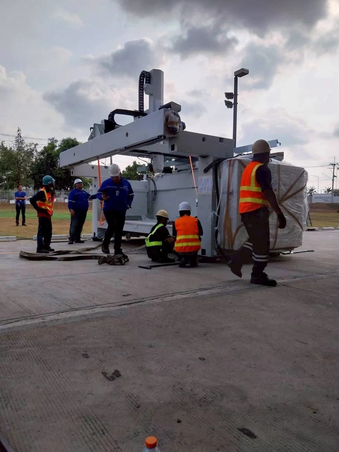 ภาพบริการขนย้ายเครื่องจักรและอุปกรณ์ทางการแพทย์ Seabra Movers 12