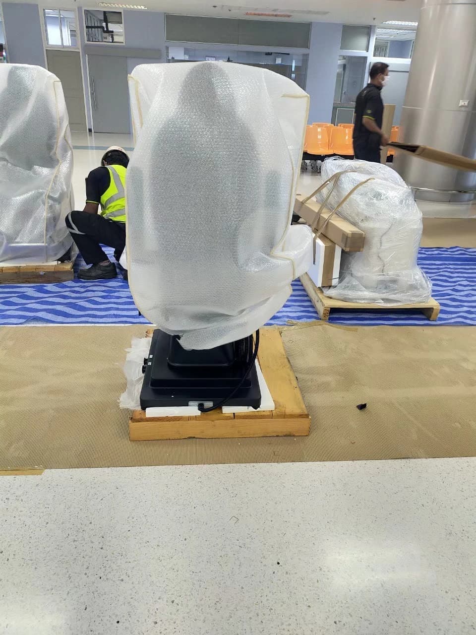 ภาพบริการขนย้ายเครื่องจักรและอุปกรณ์ทางการแพทย์ Seabra Movers 9